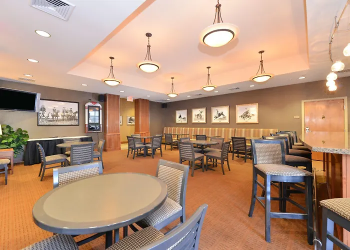 By Ihg Laramie