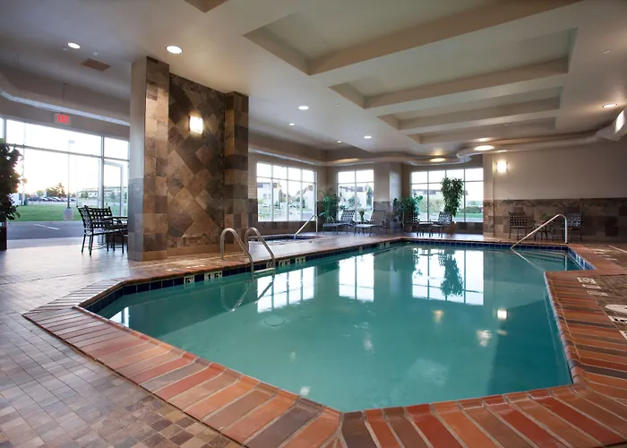 By Ihg Laramie