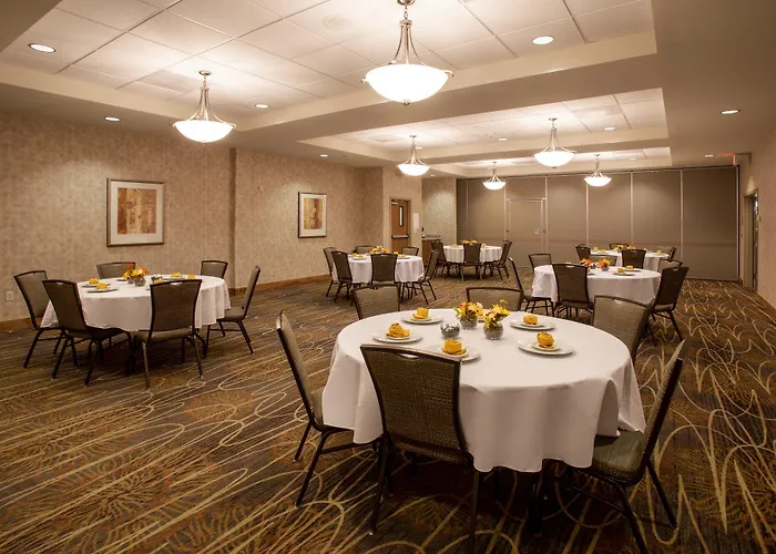 By Ihg Laramie