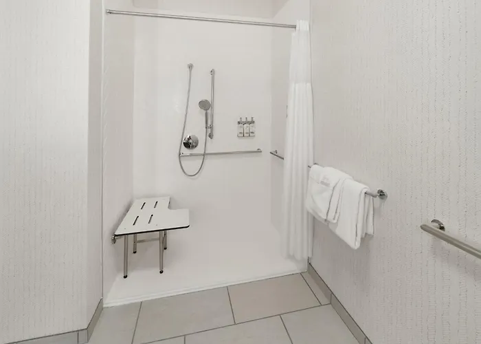 By Ihg Hotel 3*