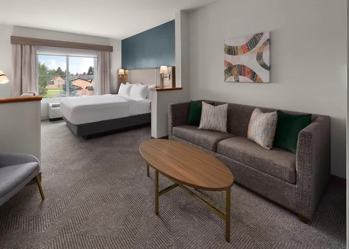 By Ihg Laramie