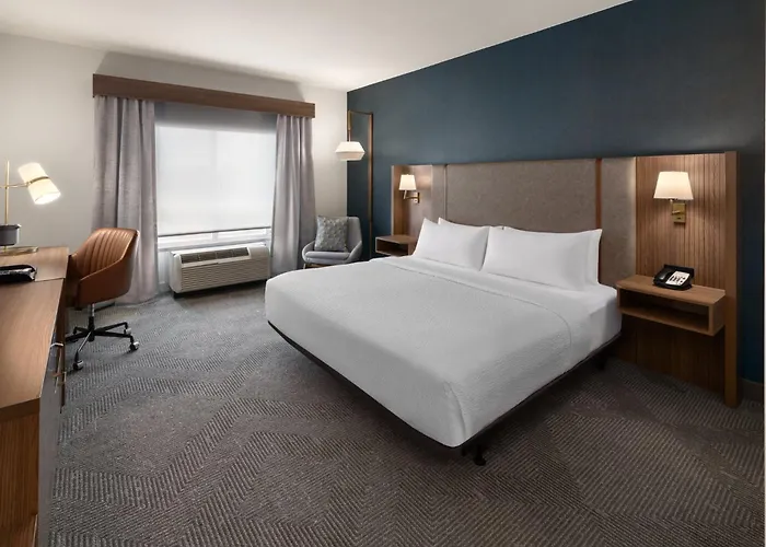 By Ihg Laramie